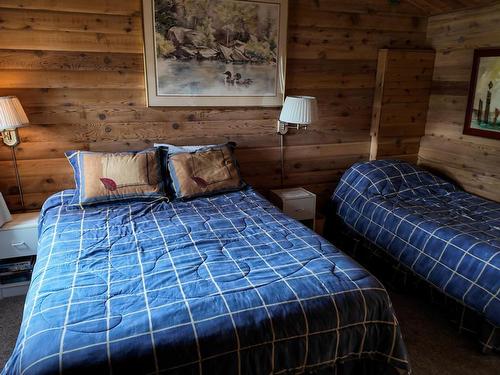 5124 Lauder Road, Merritt, BC - Indoor Photo Showing Bedroom