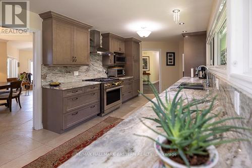 84 Cadillac Boulevard, Kawartha Lakes, ON - Indoor Photo Showing Kitchen