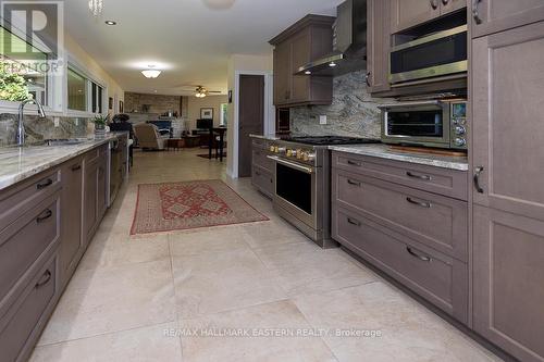 84 Cadillac Boulevard, Kawartha Lakes, ON - Indoor Photo Showing Kitchen With Upgraded Kitchen