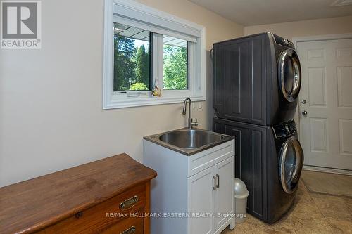 84 Cadillac Boulevard, Kawartha Lakes, ON - Indoor Photo Showing Laundry Room