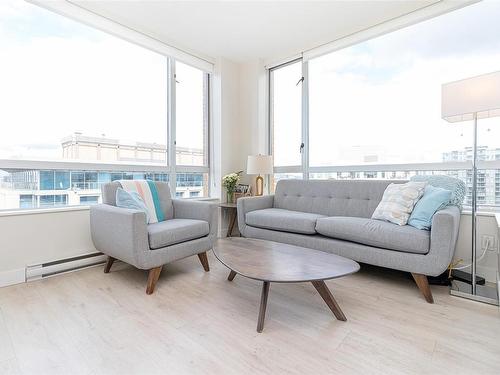 902-732 Cormorant St, Victoria, BC - Indoor Photo Showing Living Room