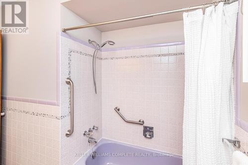 111 Nugent Drive, Hamilton, ON - Indoor Photo Showing Bathroom