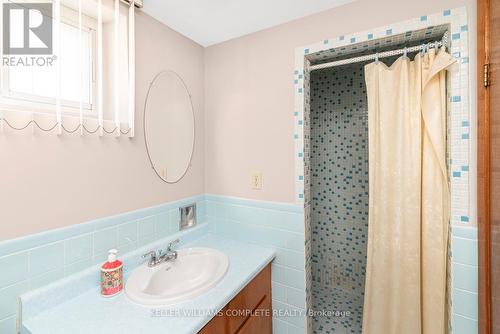 111 Nugent Drive, Hamilton, ON - Indoor Photo Showing Bathroom