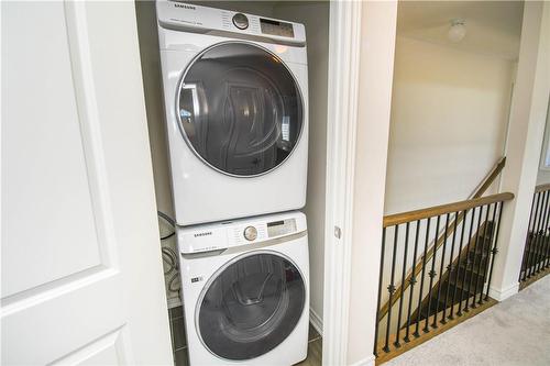 1016 Hardy Way, Innisfil, ON - Indoor Photo Showing Laundry Room