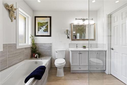 2189 Niagara Parkway, Fort Erie, ON - Indoor Photo Showing Bathroom