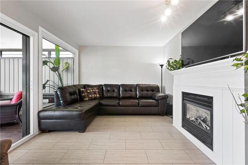 2189 Niagara Parkway, Fort Erie, ON - Indoor Photo Showing Living Room With Fireplace