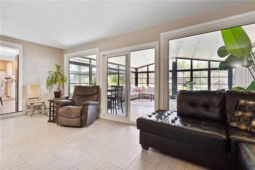 2189 Niagara Parkway, Fort Erie, ON - Indoor Photo Showing Living Room