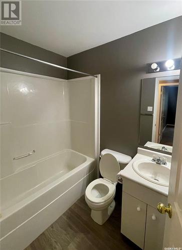 410 2203 Angus Street, Regina, SK - Indoor Photo Showing Bathroom