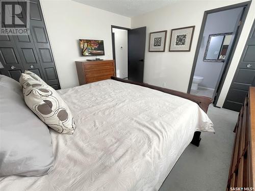 120 Hayes Drive, Swift Current, SK - Indoor Photo Showing Bedroom