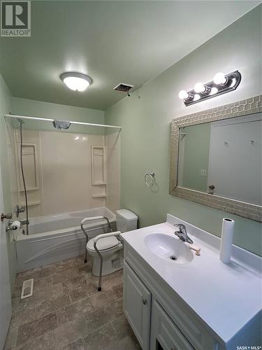 306 2Nd Avenue E, Watrous, SK - Indoor Photo Showing Bathroom