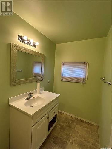 306 2Nd Avenue E, Watrous, SK - Indoor Photo Showing Bathroom