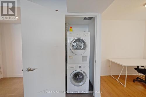 1911 - 15 Fort York Boulevard, Toronto, ON - Indoor Photo Showing Laundry Room