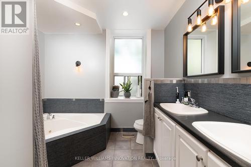 128 Park Street N, Hamilton, ON - Indoor Photo Showing Bathroom