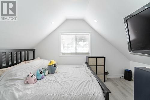 110 Graham Avenue N, Hamilton, ON - Indoor Photo Showing Bedroom