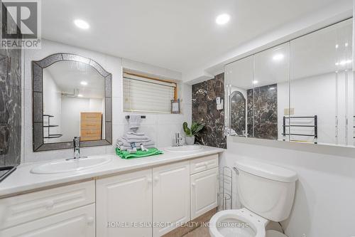110 Graham Avenue N, Hamilton, ON - Indoor Photo Showing Bathroom