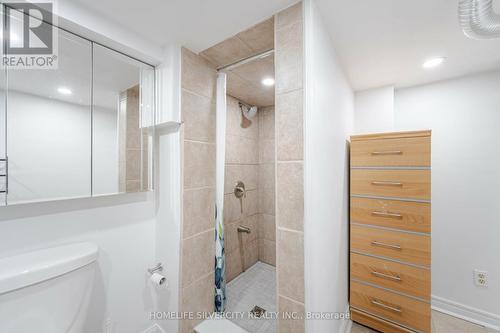 110 Graham Avenue N, Hamilton, ON - Indoor Photo Showing Bathroom