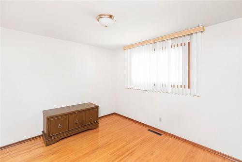 111 Nugent Drive, Hamilton, ON - Indoor Photo Showing Other Room