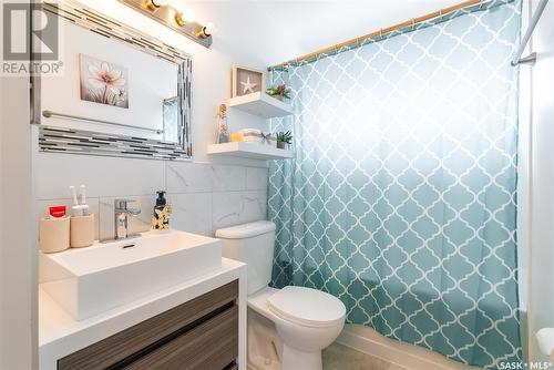 955 Confederation Drive, Saskatoon, SK - Indoor Photo Showing Bathroom