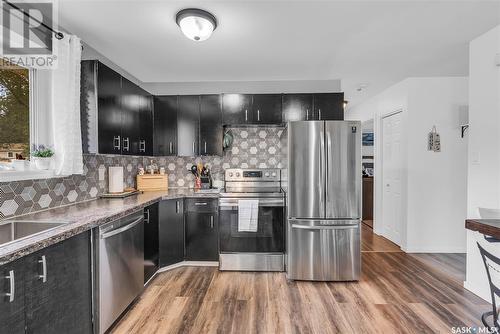 955 Confederation Drive, Saskatoon, SK - Indoor Photo Showing Kitchen With Upgraded Kitchen