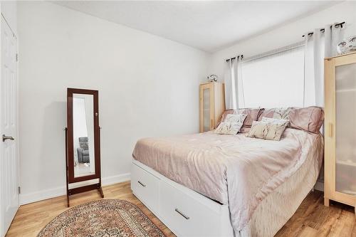 1238 Cannon Street E, Hamilton, ON - Indoor Photo Showing Bedroom