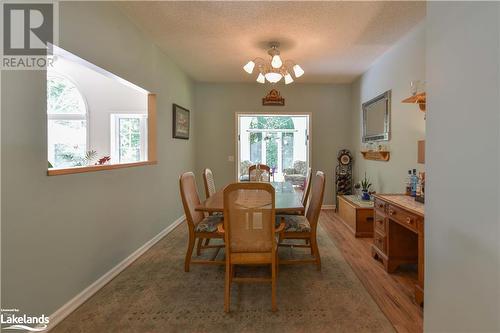 4 Beechwood Crescent, Oro-Medonte, ON - Indoor Photo Showing Living Room