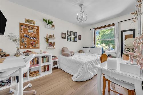 486 Winniett Street, Caledonia, ON - Indoor Photo Showing Bedroom