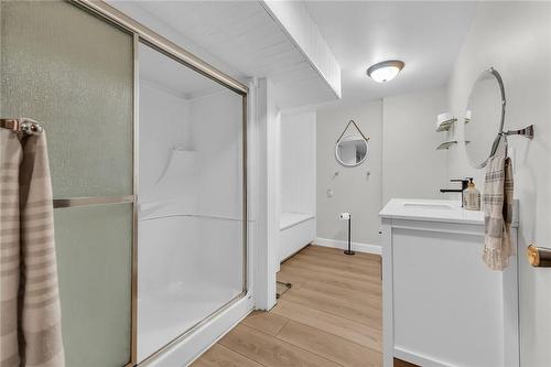 486 Winniett Street, Caledonia, ON - Indoor Photo Showing Bathroom