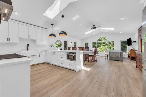 486 Winniett Street, Caledonia, ON - Indoor Photo Showing Kitchen With Upgraded Kitchen