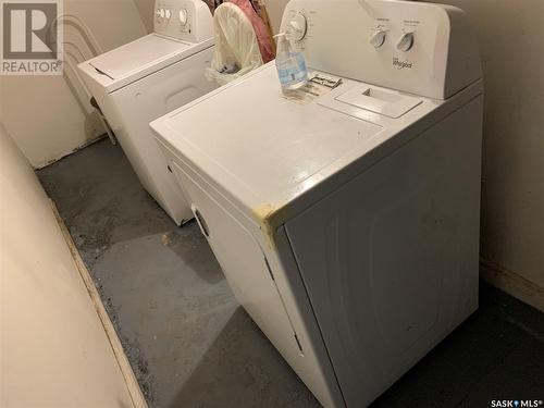 341 Ominica Street W, Moose Jaw, SK - Indoor Photo Showing Laundry Room