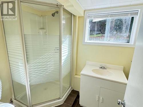 5464 Maple Ave, Powell River, BC - Indoor Photo Showing Bedroom