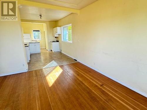 5464 Maple Ave, Powell River, BC - Indoor Photo Showing Laundry Room