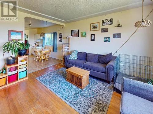 5464 Maple Ave, Powell River, BC - Indoor