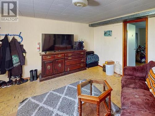 5464 Maple Ave, Powell River, BC - Indoor Photo Showing Laundry Room