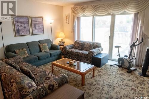 184 Plainsview Drive, Regina, SK - Indoor Photo Showing Living Room