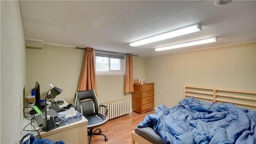 4 Ward Avenue, Hamilton, ON - Indoor Photo Showing Bedroom