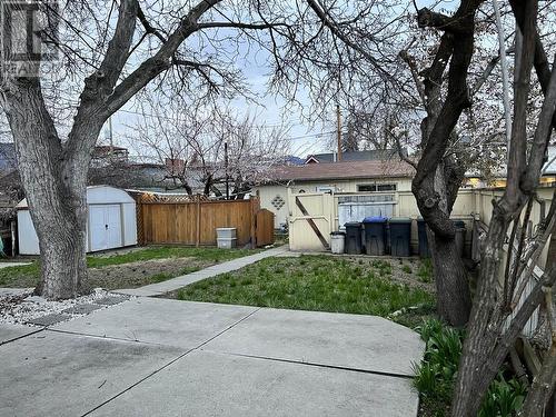 864 Lawson Avenue, Kelowna, BC - Outdoor