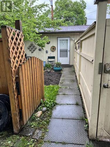 864 Lawson Avenue, Kelowna, BC - Outdoor