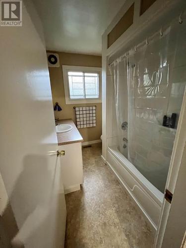 864 Lawson Avenue, Kelowna, BC - Indoor Photo Showing Bathroom