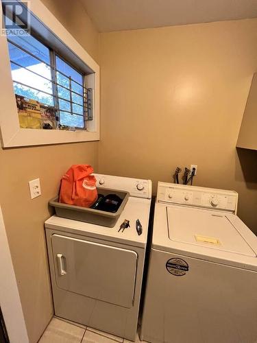 864 Lawson Avenue, Kelowna, BC - Indoor Photo Showing Laundry Room