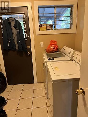 864 Lawson Avenue, Kelowna, BC - Indoor Photo Showing Laundry Room