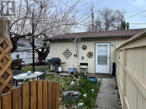 864 Lawson Avenue, Kelowna, BC - Outdoor