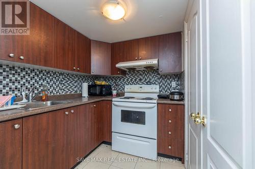 11 Arctic Willow Road, Brampton, ON - Indoor Photo Showing Kitchen