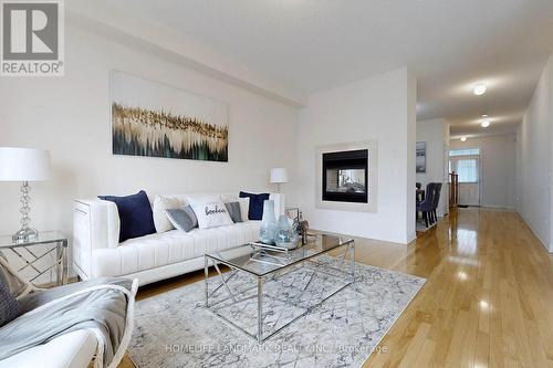 32 Hyacinth Street, Markham, ON - Indoor Photo Showing Living Room