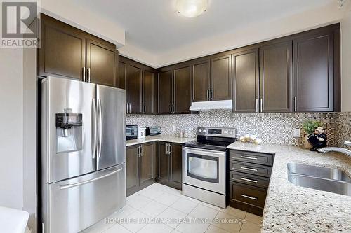 32 Hyacinth Street, Markham, ON - Indoor Photo Showing Kitchen With Double Sink With Upgraded Kitchen