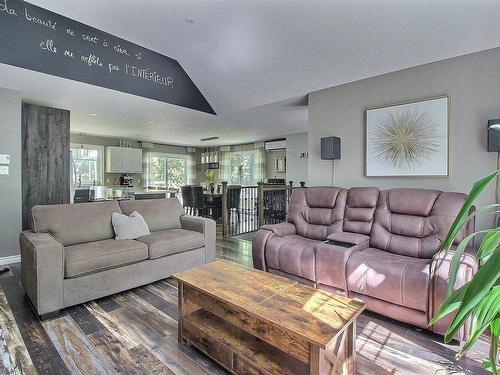 Salon - 910  - 912 Ch. Alfred-Desrochers, Orford, QC - Indoor Photo Showing Living Room