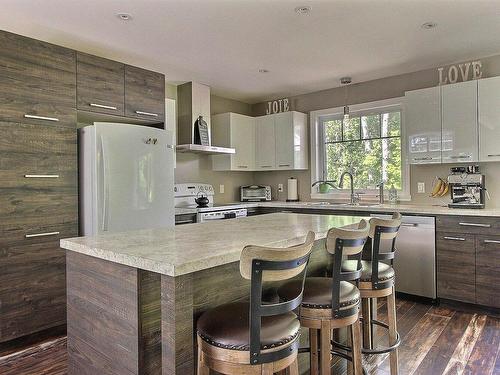 Cuisine - 910  - 912 Ch. Alfred-Desrochers, Orford, QC - Indoor Photo Showing Kitchen With Upgraded Kitchen