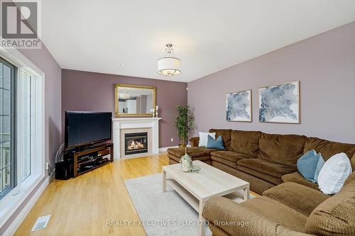 2547 Morrison Avenue, Mississauga, ON - Indoor Photo Showing Living Room With Fireplace