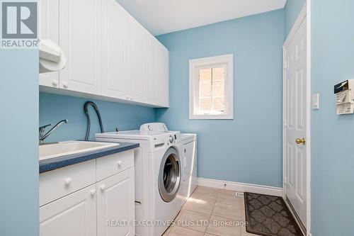 2547 Morrison Avenue, Mississauga, ON - Indoor Photo Showing Laundry Room