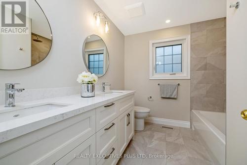 2547 Morrison Avenue, Mississauga, ON - Indoor Photo Showing Bathroom