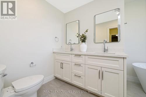 2547 Morrison Avenue, Mississauga, ON - Indoor Photo Showing Bathroom